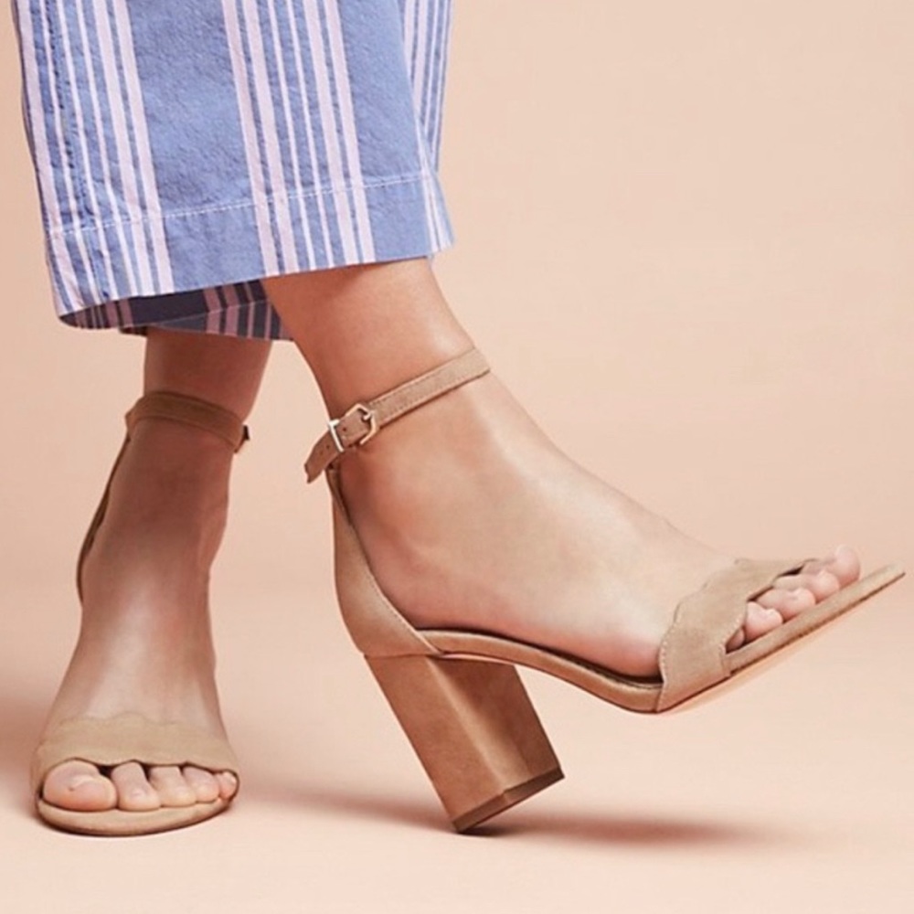 Sam Edelman scalloped nude heel